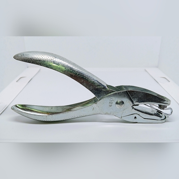 💥FISKARS Comfort Grip Hole Puncher for Scrapbooking | Shaped Hole Punches x3 - Picture 9 of 13